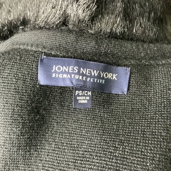 Jones of New York faux fur Shawl collar. Front buttons and are pockets P/S - Picture 3 of 7